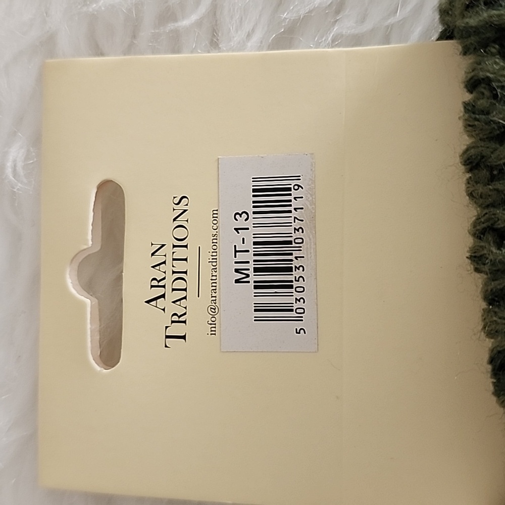 Aran Traditions Green Fingerless Gloves Brand New - Picture 4 of 4